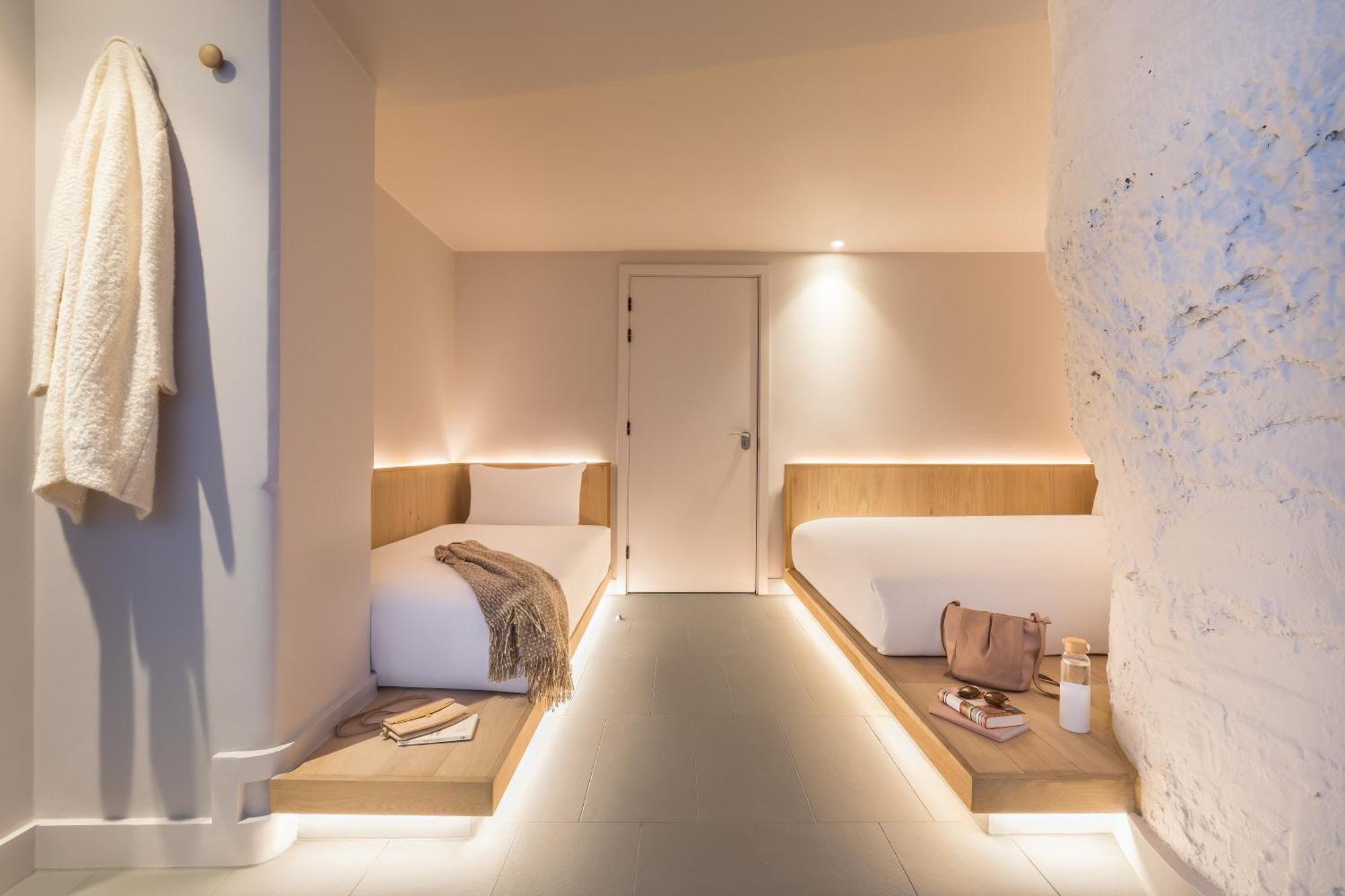 Zedwell Underground Hotel Tottenham Court Rd Лондон Екстериор снимка