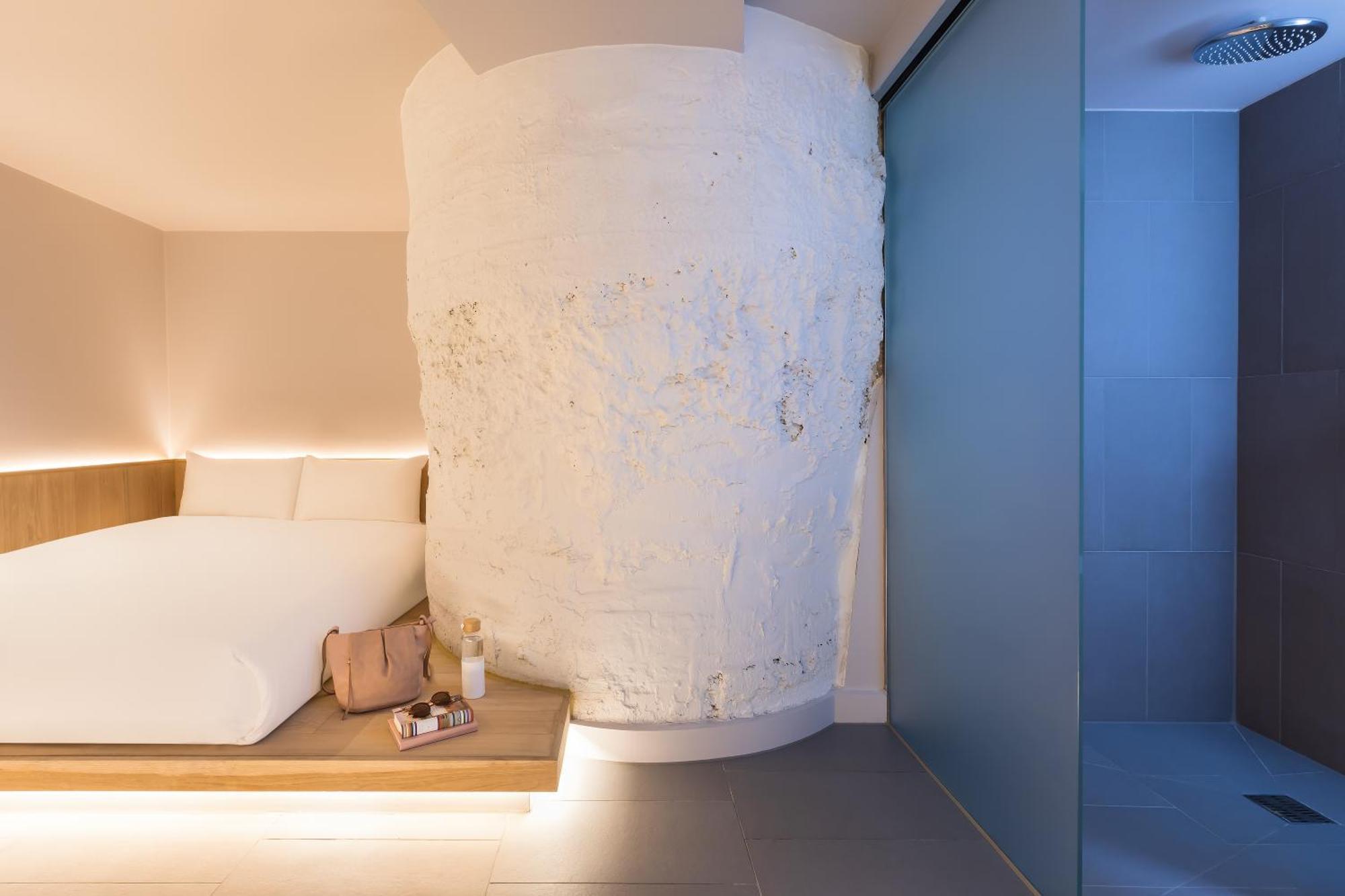 Zedwell Underground Hotel Tottenham Court Rd Лондон Екстериор снимка