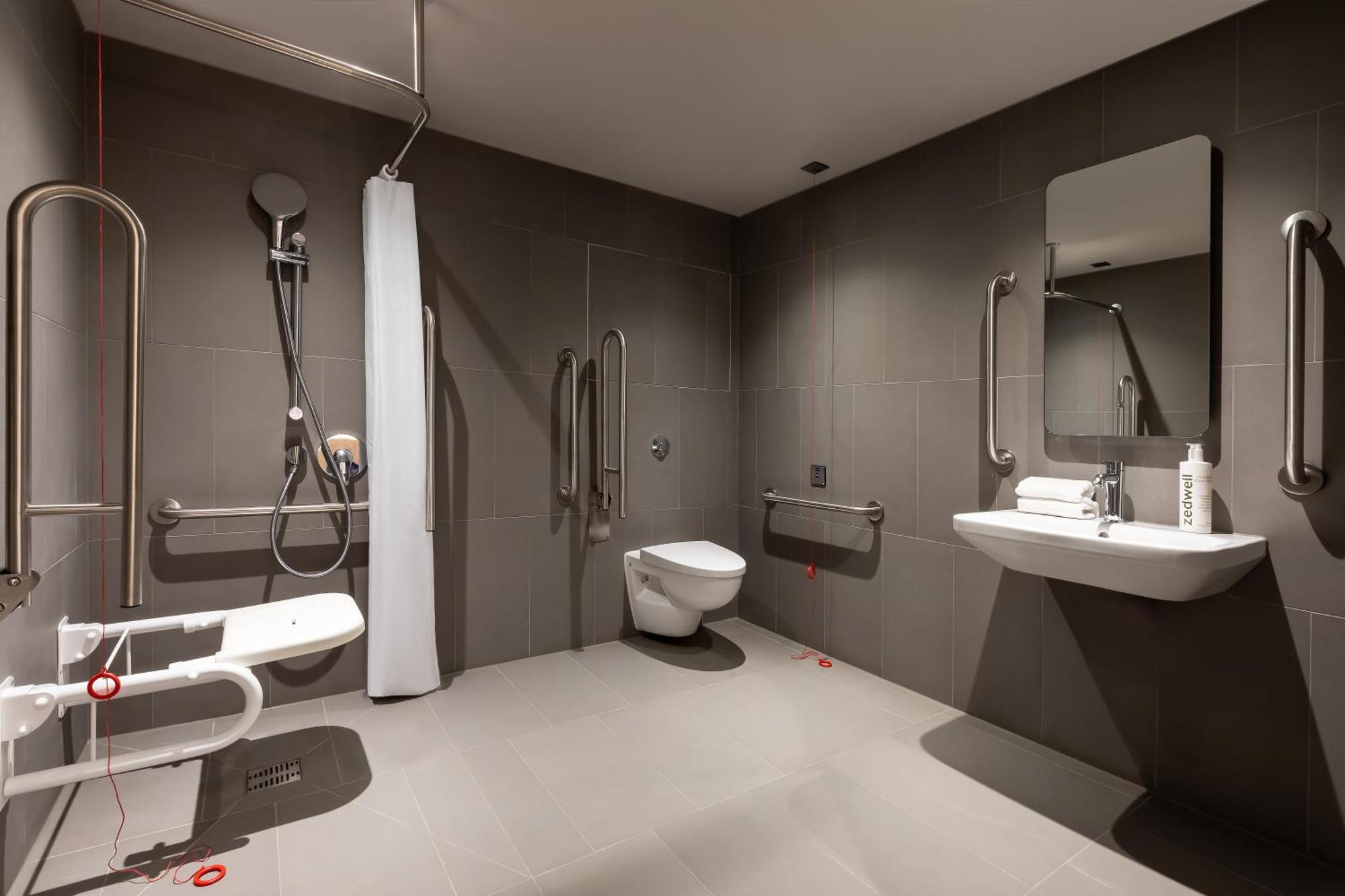 Zedwell Underground Hotel Tottenham Court Rd Лондон Екстериор снимка