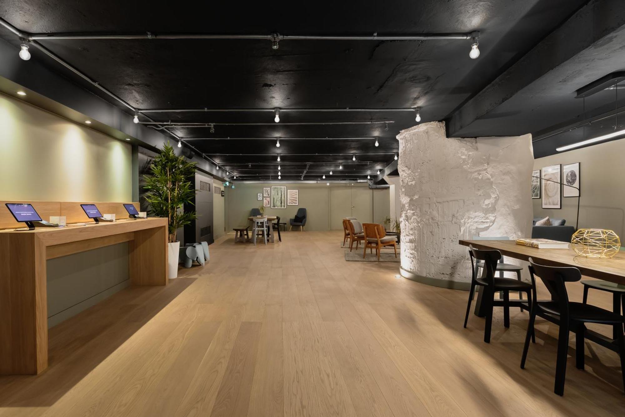 Zedwell Underground Hotel Tottenham Court Rd Лондон Екстериор снимка